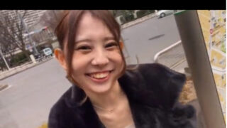 【xv i deojapan 日本語】笑顔が素敵な女性のお目鼓動が